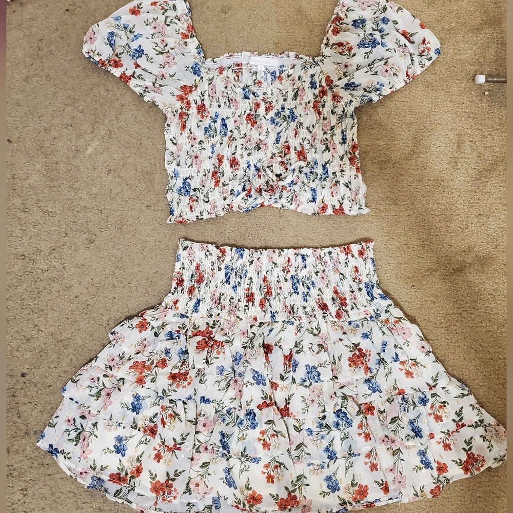 Thomas and Rye brand. Floral top and skirt set. Size Medium.